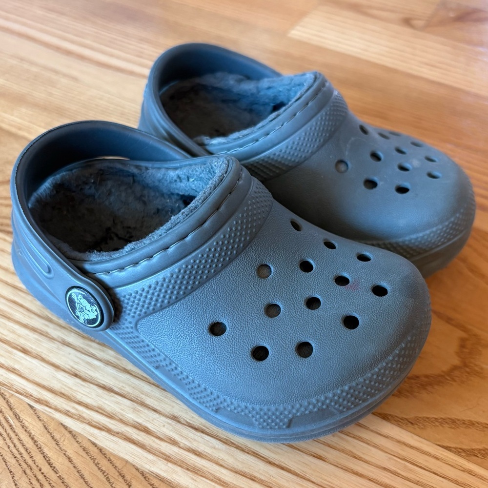 Crocs Classic Lined Clogs Shoes Faux Fur Gray Comfort Toddler Childrens Size 6